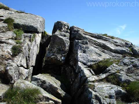 zerklüfteter Gipfelfels