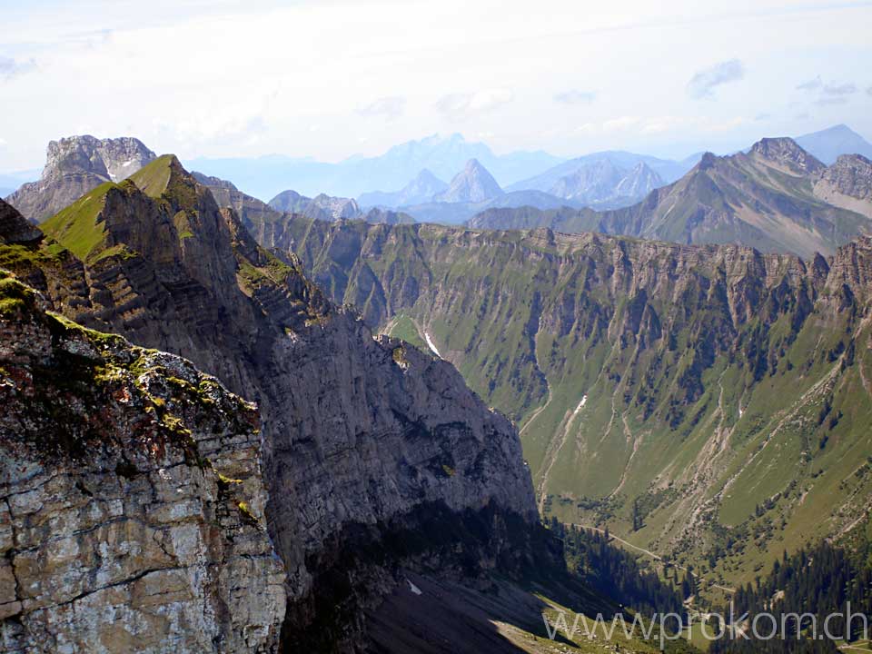 Richtung West: Zindlenspitz, Rossalpelispitz, Brünnelistock