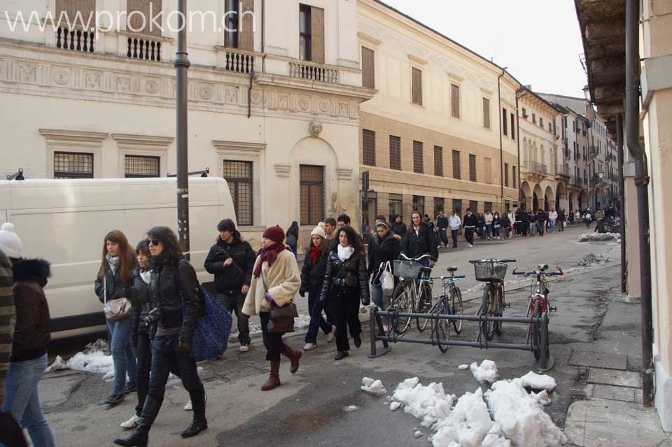 Völkerwanderung in Vicenza? Nein, Studenten dell'università di Vicenza.