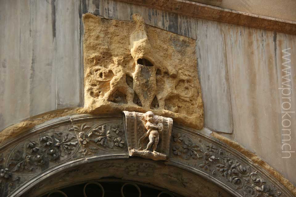 Filigrane Bildhauerarbeit