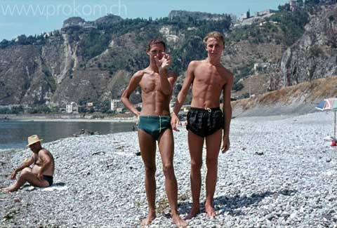 am Strand von Taormina