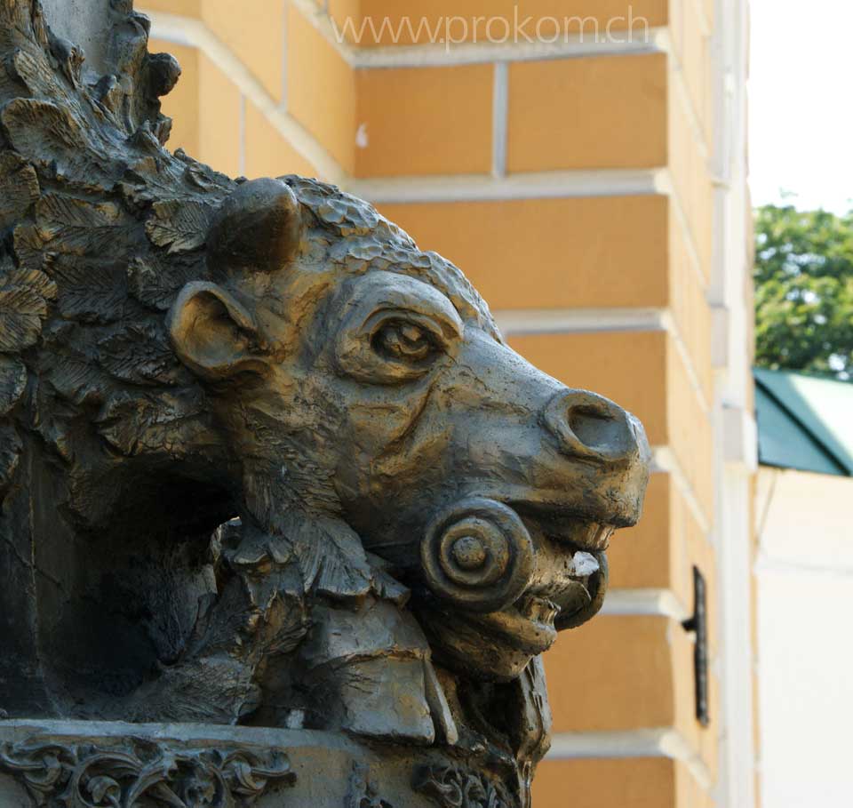Kloster Pechersk-Lavra: massive Glocke für die vier Evangelisten