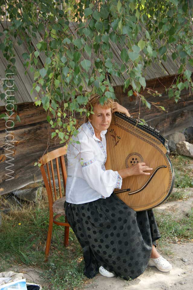 Bandura-Spielerin