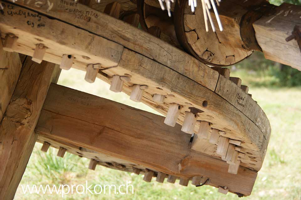 Riesenzahnrad aus Holz