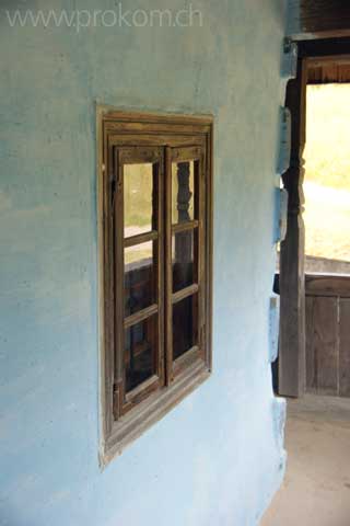das hellblaue Bauernhaus