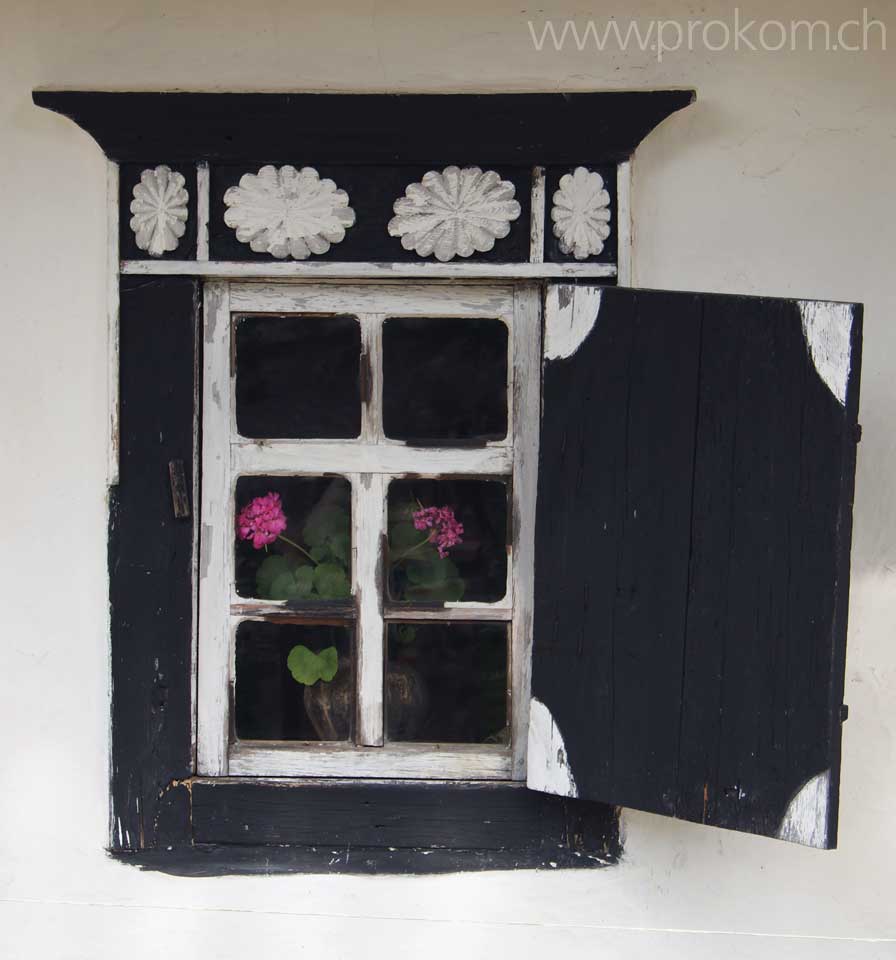 kunstvoll verziertes Fenster