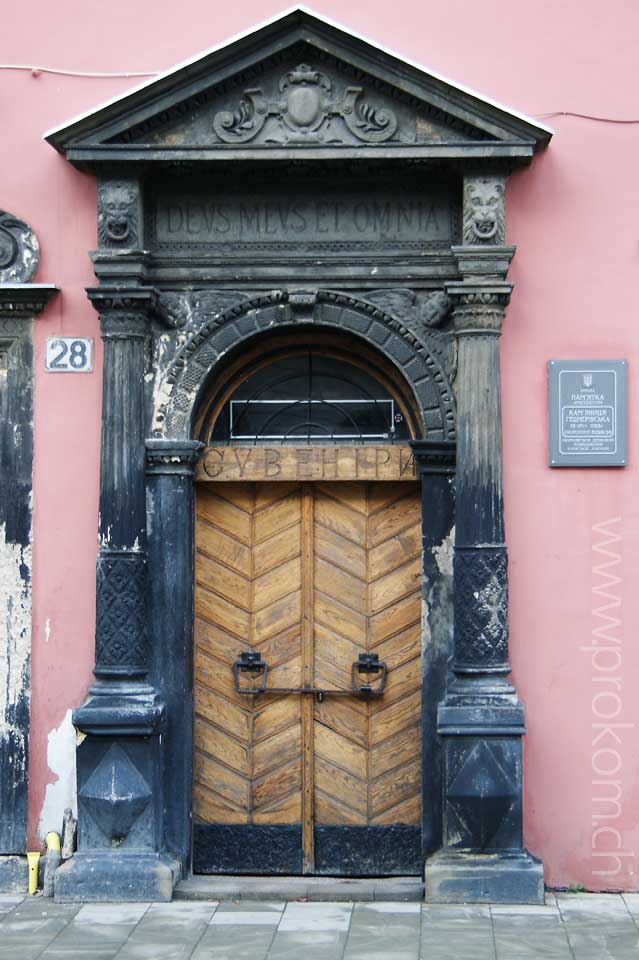 uralte Haustür in Lwow