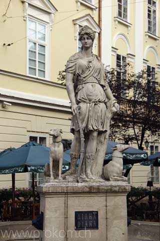 Diana am Marktplatz von Lwiw – auf der Jagd.