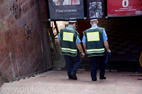 Lemberger Polizisten beim gemächlichen Spazieren