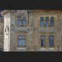 Reichverzierte Fassade, noch in ziemlich gutem Zustand
