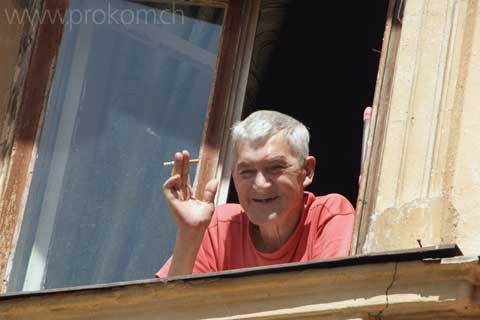 Ein Lemberger Fenster mit Gesicht.